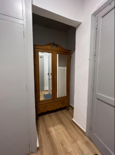 Beautiful single bedroom in a 4 bedroom apartment in Granada - Gallery - 4
