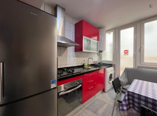 Beautiful single bedroom in a 4 bedroom apartment in Granada