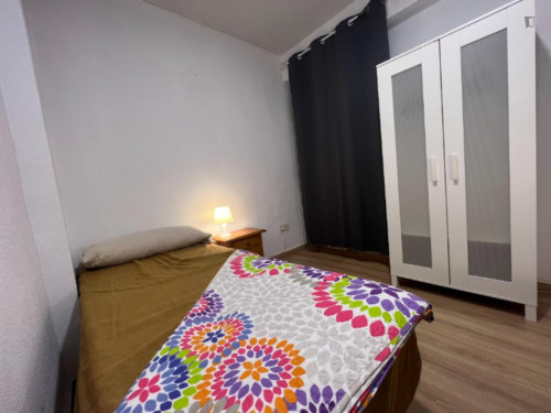 Beautiful single bedroom in a 4 bedroom apartment in Granada
