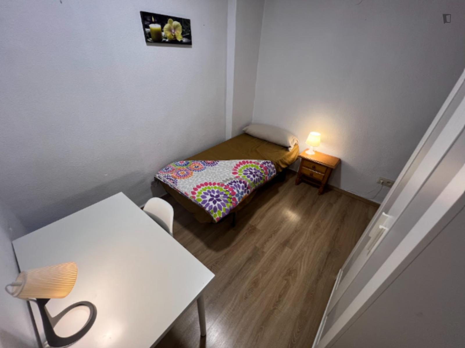 Beautiful Single Bedroom In A 4 Bedroom Apartment In Granada - 1