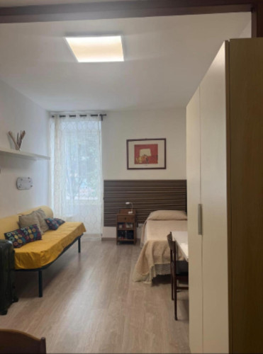 Spacious Bedroom very close to NABA - Rome