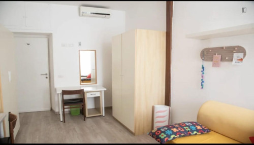 Spacious Bedroom very close to NABA - Rome