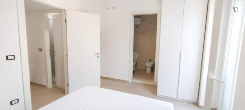 Double Bedroom with Ensuite Bathroom in Rome