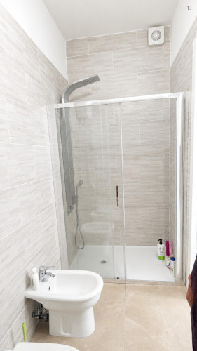 Double Bedroom with Ensuite Bathroom in Rome