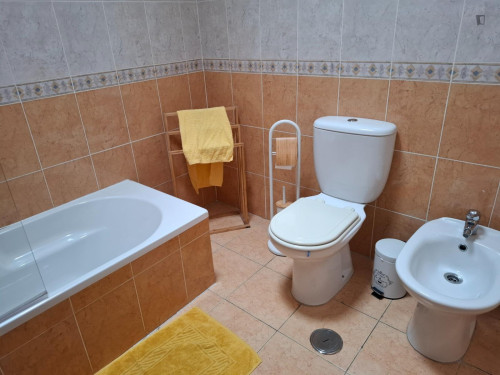 Lovely bedroom near Mosteiro da Batalha - Gallery - 5