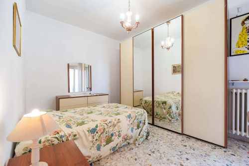 Room in Via di Torrevecchia, Roma for 140 m² with 3 bedrooms
