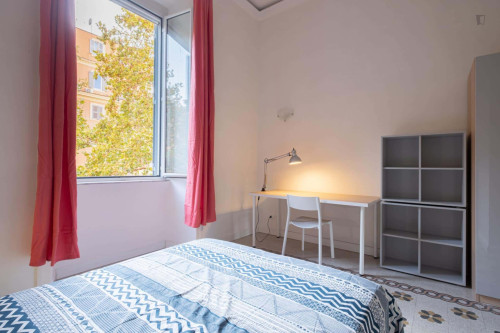 Room in Viale Regina Margherita, Roma for 102 m² with 4 bedrooms