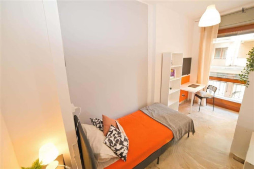 Room in Via Piave, Varese for 130 m² with 5 bedrooms