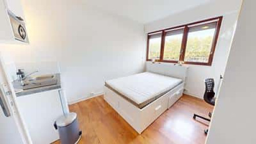 Room in Résidence Camponac, Pessac for 110 m² with 6 bedrooms