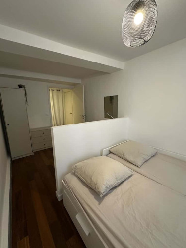 Room in Rue d'Alger, Toulon for 85 m² with 4 bedrooms
