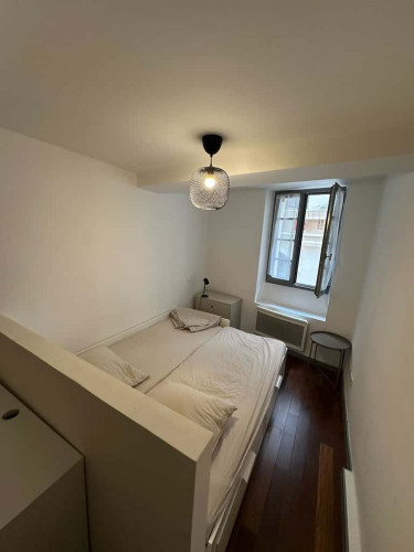 Room in Rue d'Alger, Toulon for 85 m² with 4 bedrooms