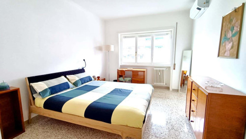 Room in Via Antonino Lo Surdo, Roma for 141 m² with 3 bedrooms