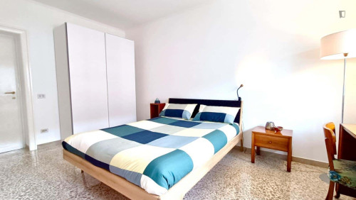 Room in Via Antonino Lo Surdo, Roma for 141 m² with 3 bedrooms