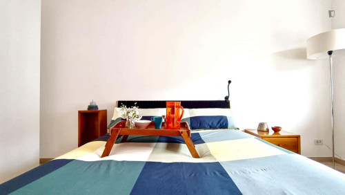 Room in Via Antonino Lo Surdo, Roma for 141 m² with 3 bedrooms
