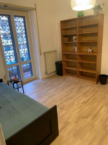 Room in Via Val d'Ossola, Roma for 60 m² with 2 bedrooms