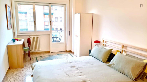 Room in Via Antonino Lo Surdo, Roma for 141 m² with 3 bedrooms