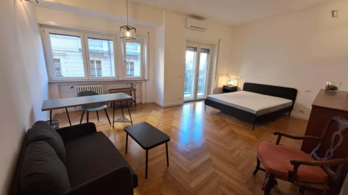 Room in Via Eleonora Duse, Roma for 80 m² with 2 bedrooms