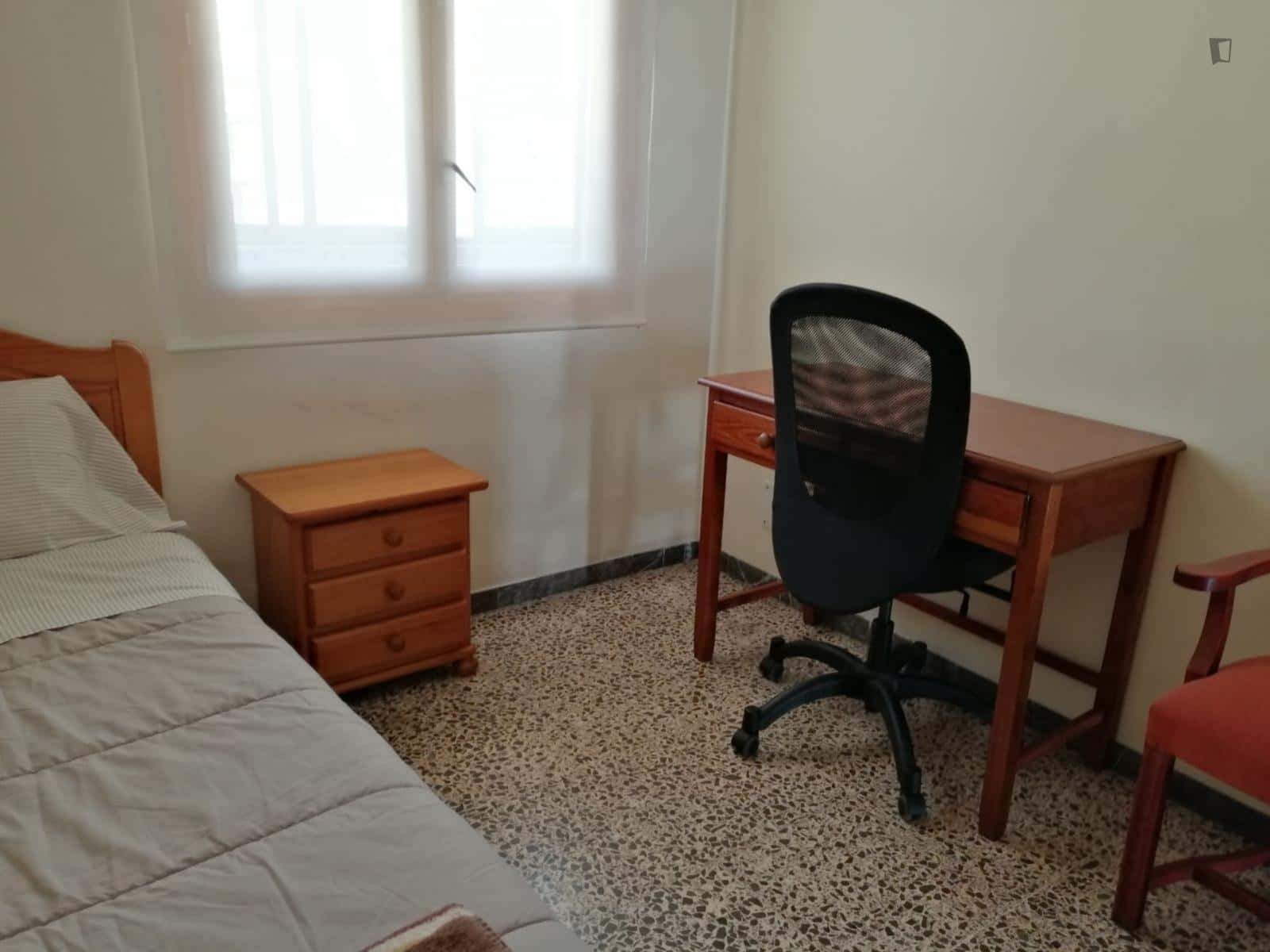 Room In Carrer De Son Ferragut, Palma With 4 Bedrooms - 1
