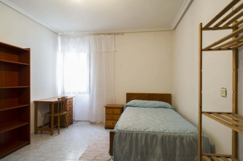 Apartment in Calle Melchor Cano, Salamanca for 110 m² with 4 bedrooms - Gallery - 17