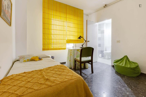 Room in Ronda de Garay, Murcia with 6 bedrooms