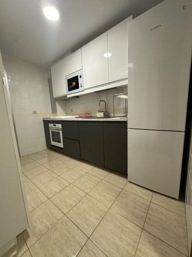 Unbelievable double bedroom in a 4 bedroom apartment - Gallery - 6