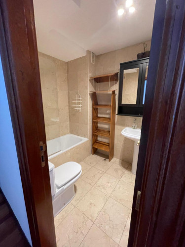 Unbelievable double bedroom in a 4 bedroom apartment - Gallery - 4