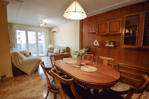 Single bedroom, with balcony, in 4-bedroom apartment - Gallery - 12