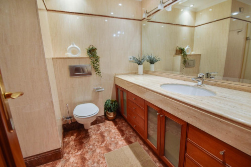 Single bedroom, with balcony, in 4-bedroom apartment - Gallery - 8