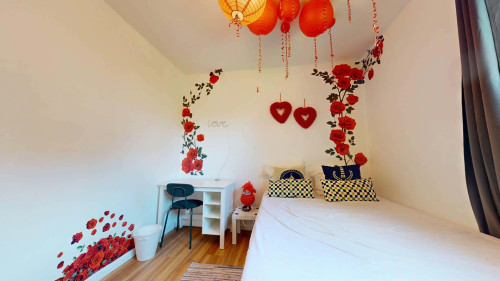 Room in Rue Auguste Renoir, Villiers-le-Bel for 89 m² with 6 bedrooms