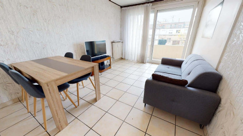 Room in Rue Berthelot, Dijon for 74 m² with 3 bedrooms