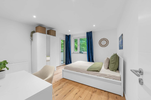 Buschingstraße room 4