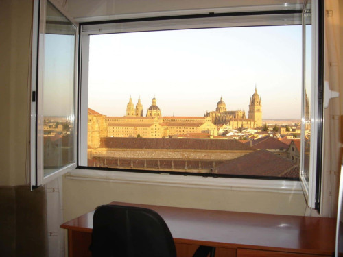 Room in Avenida de los Maristas, Salamanca with 5 bedrooms - Gallery - 5
