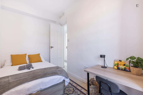 Room in Calle Tundidores, Granada for 150 m² with 8 bedrooms