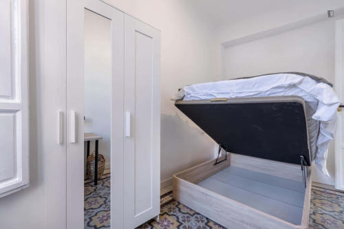 Room in Calle Tundidores, Granada for 150 m² with 8 bedrooms - Gallery - 5