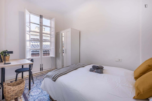 Room in Calle Tundidores, Granada for 150 m² with 8 bedrooms