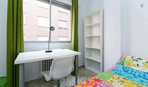 Room in Calle Pedro Antonio de Alarcón, Granada for 120 m² with 5 bedrooms