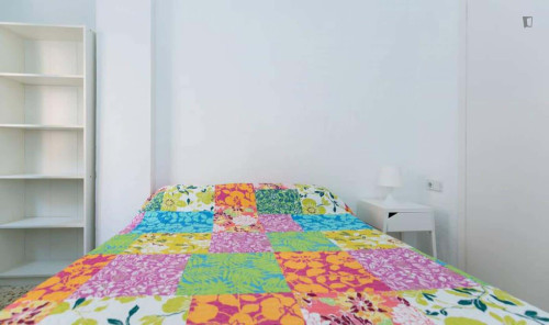 Room in Calle Pedro Antonio de Alarcón, Granada for 120 m² with 5 bedrooms