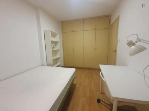 Room in Calle Pedro Antonio de Alarcón, Granada with 5 bedrooms
