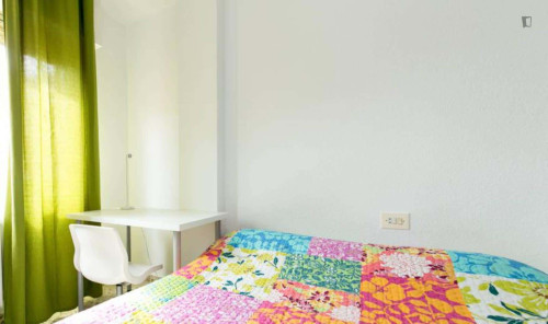 Room in Calle Pedro Antonio de Alarcón, Granada for 130 m² with 5 bedrooms