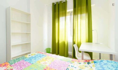 Room in Calle Pedro Antonio de Alarcón, Granada for 130 m² with 5 bedrooms