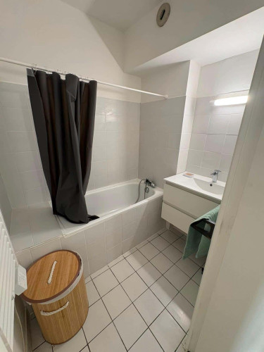 Apartment in Rue Charles de Gaulle, Saint-Étienne for 45 m² with 1 bedroom - Gallery - 8