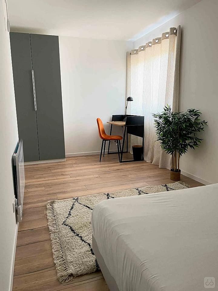 Private Room With En-Suite Bathroom - 2