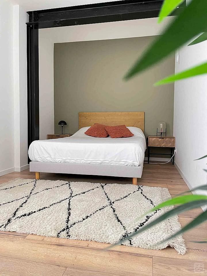 Private Room With En-Suite Bathroom - 1