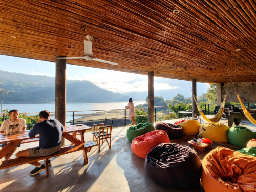 Country House Overlooking The Lake w/ Coworking + Kitesurfing School