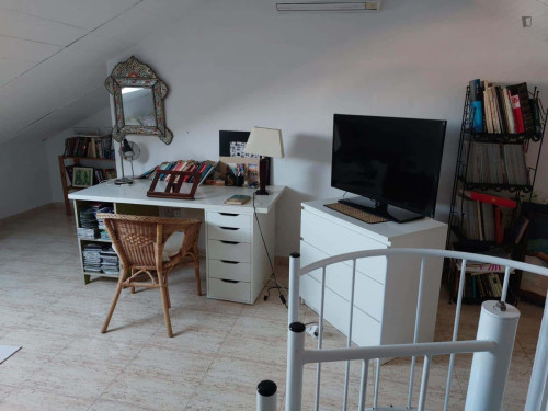 Room in Calle Álamo, Murcia for 130 m² with 5 bedrooms