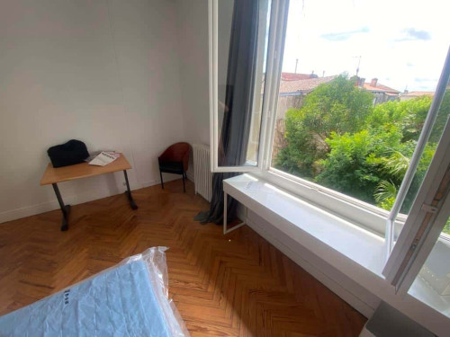 Room in Boulevard George V, Talence for 111 m² with 5 bedrooms