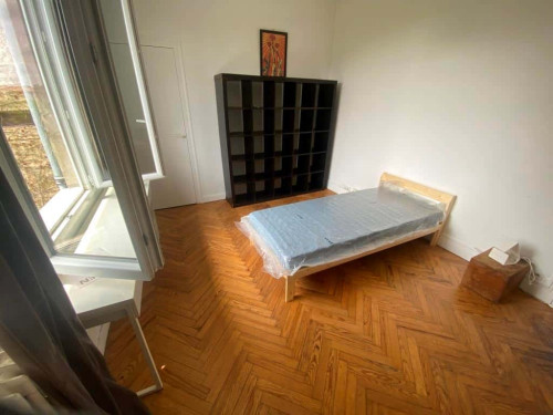Room in Boulevard George V, Talence for 111 m² with 5 bedrooms