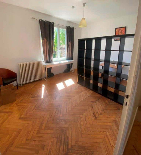 Room in Boulevard George V, Talence for 111 m² with 5 bedrooms