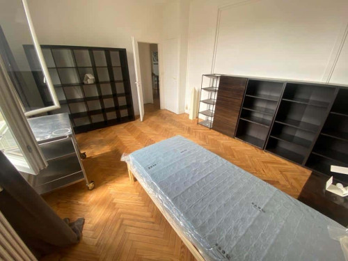 Room in Boulevard George V, Talence for 111 m² with 5 bedrooms