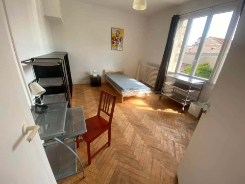 Room in Boulevard George V, Talence for 111 m² with 5 bedrooms
